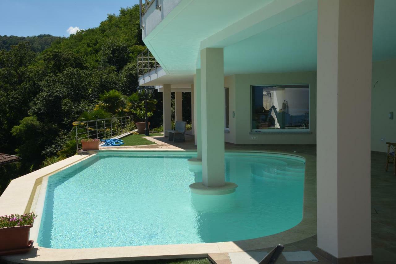 Il Girasole Apartment Мейна Екстериор снимка