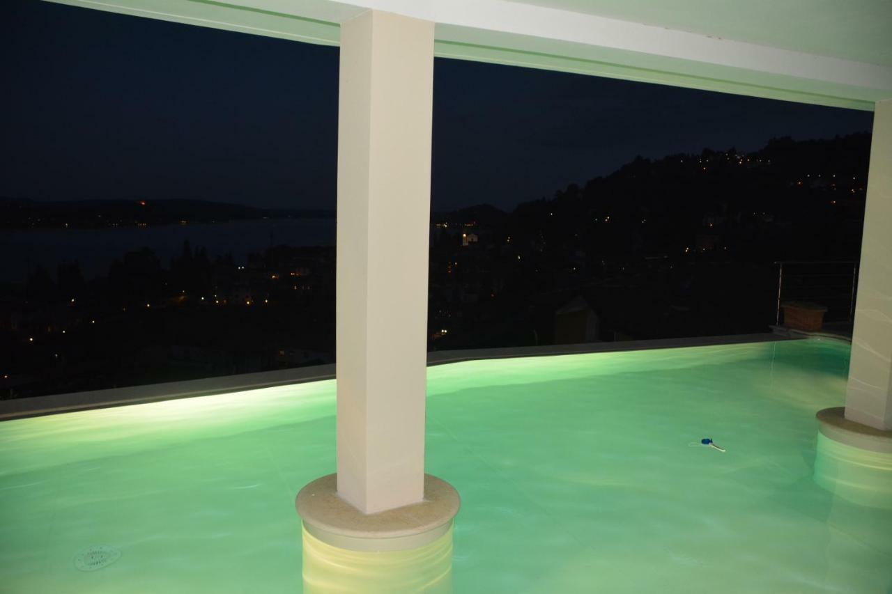 Il Girasole Apartment Мейна Екстериор снимка