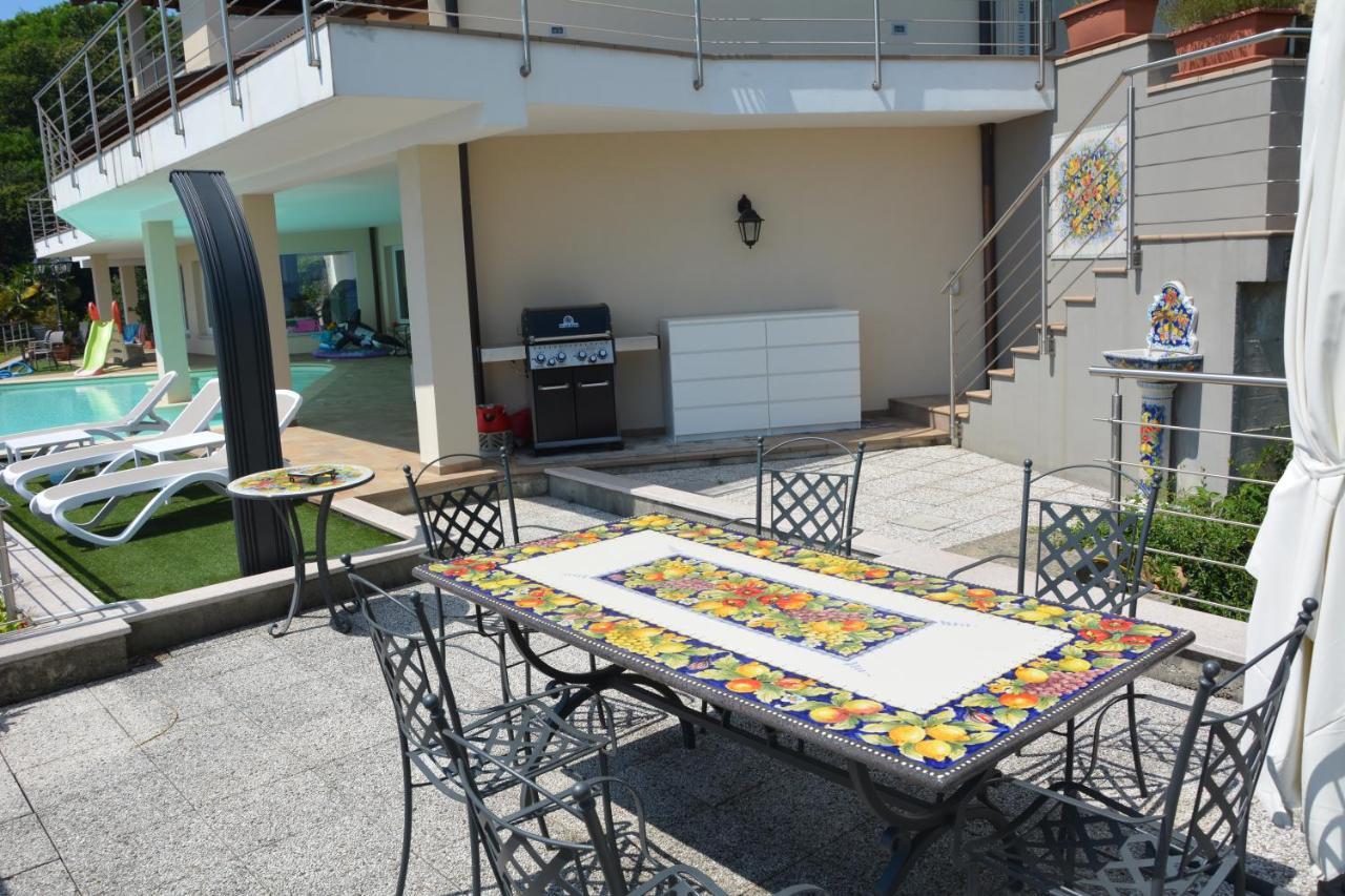Il Girasole Apartment Мейна Екстериор снимка